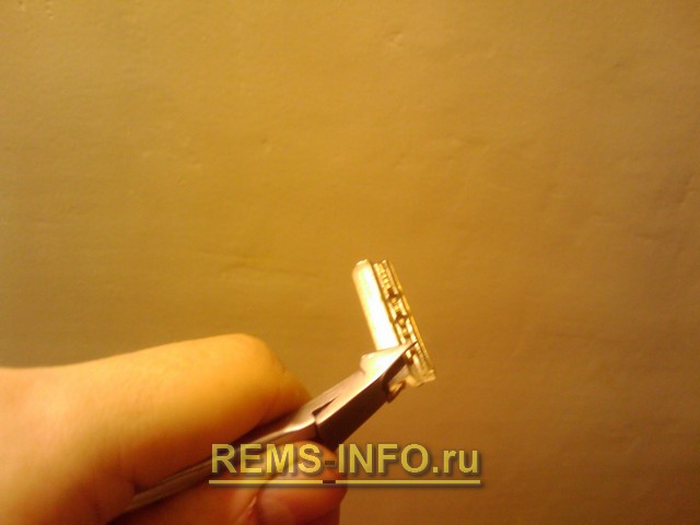 Фотография сломанного ключа после извлечения его из цилиндра.