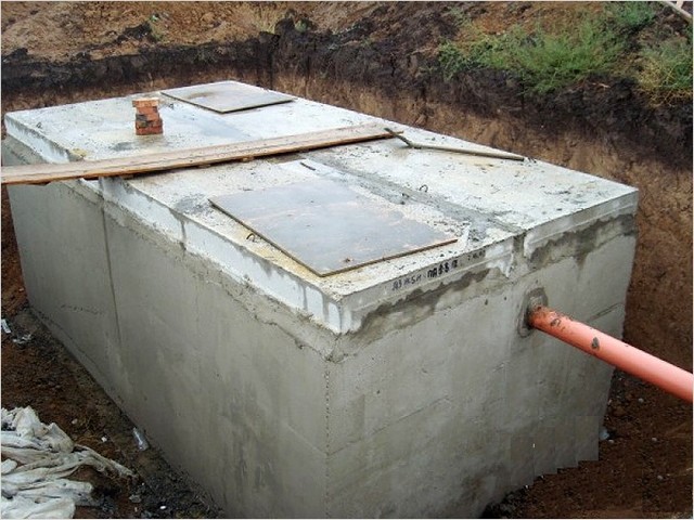 Установка первичной очистки стоков (септик) из монолитного бетона.