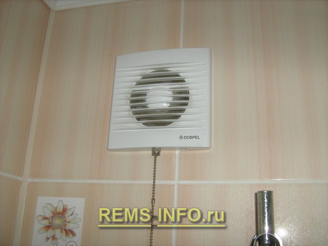 Установка вентиляции в ванной и туалете - вытяжной вентилятор.