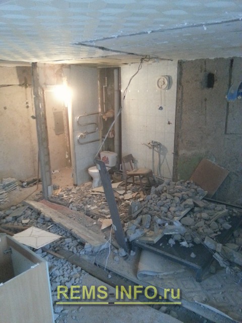 Демонтаж внутренних перегородок при перепланировке квартиры.