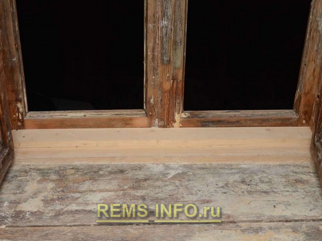 Реставрация деревянного окна - заменённый нижний участок рамы.