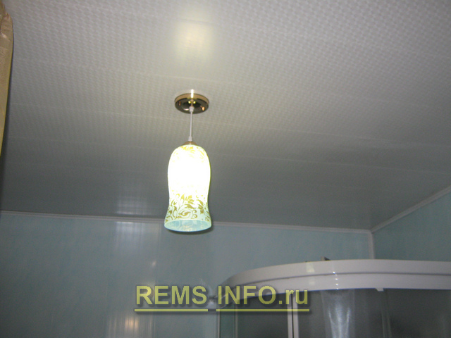 потолк из пвх панелей в ванной