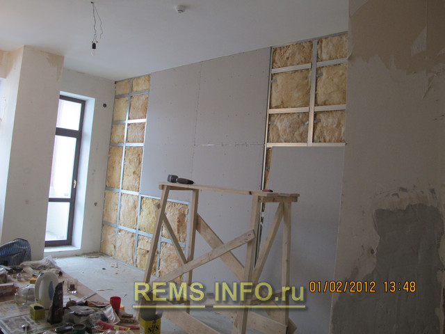 утепление стены один из этапов подготовки к монтажу подвесного потолка.