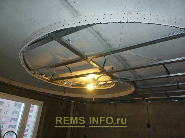 Каркас подвесного потолка из гипсокартона с подсветкой.