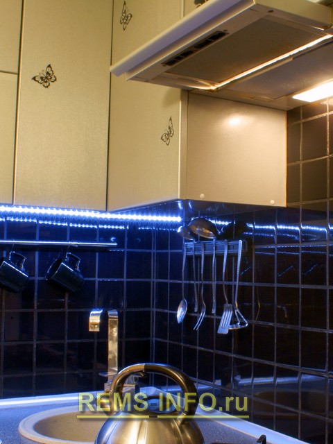 Светодиодная подсветка на кухне - фото.