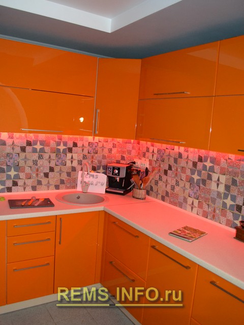 Фото светодиодной подсветки рабочей зоны кухни 3.