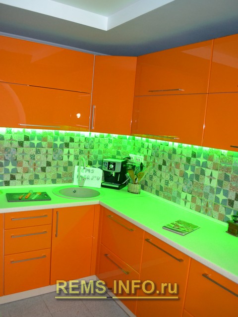 Фото светодиодной подсветки рабочей зоны кухни 4.