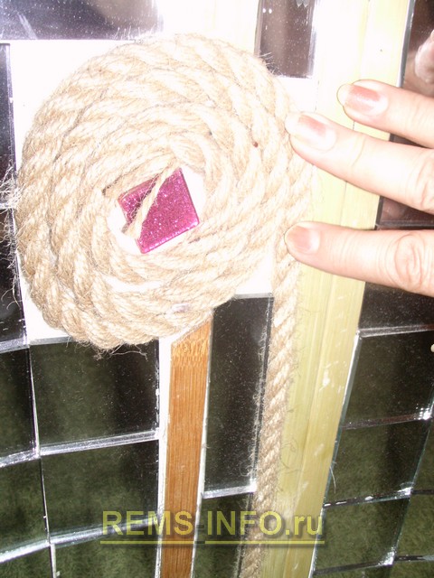 декоративное панно - спираль из шпагата.