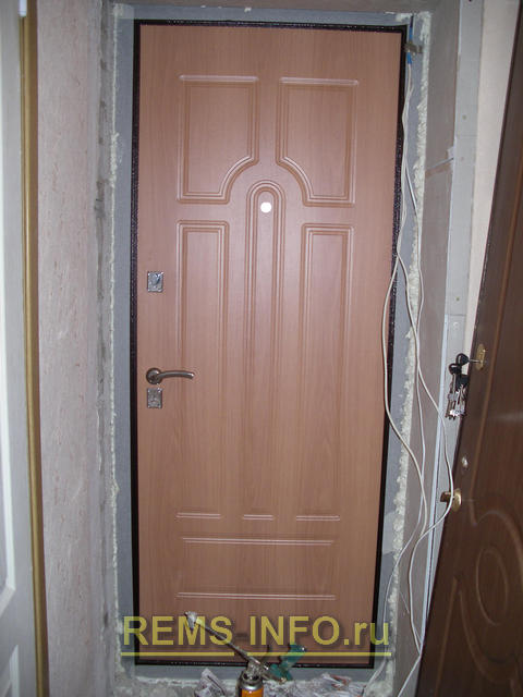 Реставрация входных деревянных дверей в квартире