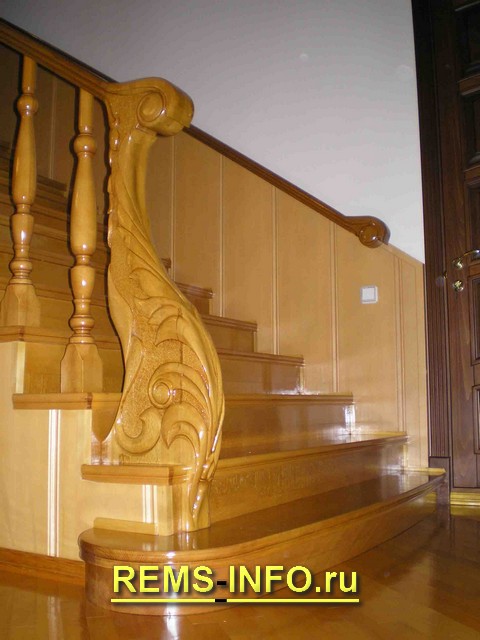 Лестница на второй этаж для частного дома.