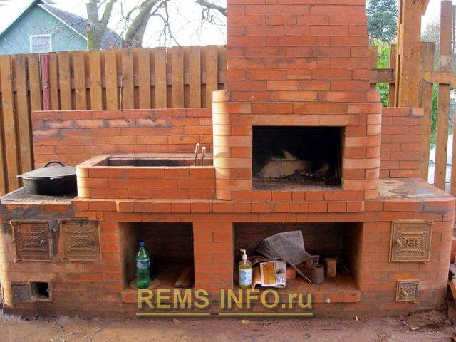 Строительство стационарного барбекю на дачном участке. Этапы строительства. Фото проектов.
